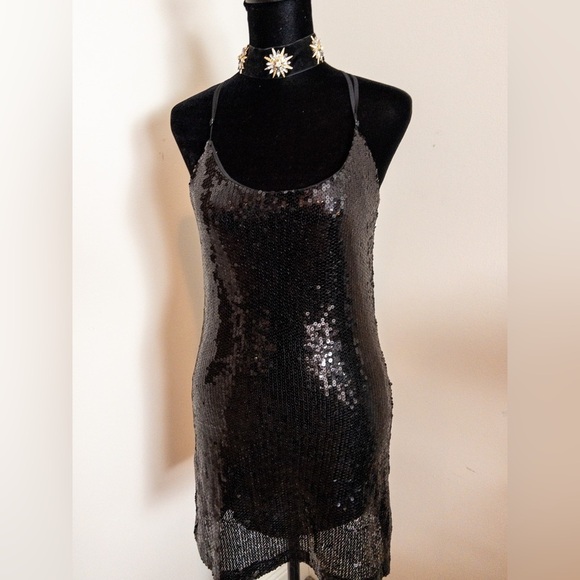 Dresses & Skirts - Black Sequined mini dress! SEXXXXY